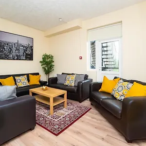 4-5-bedroom-superior-apt.hotels-newcastle-upon-tyne.com/
